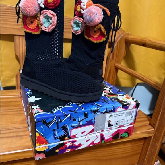 UGG NIB women’s size 6. “Flower Power” beautifully Crocheted boots. - Picture 1 of 8